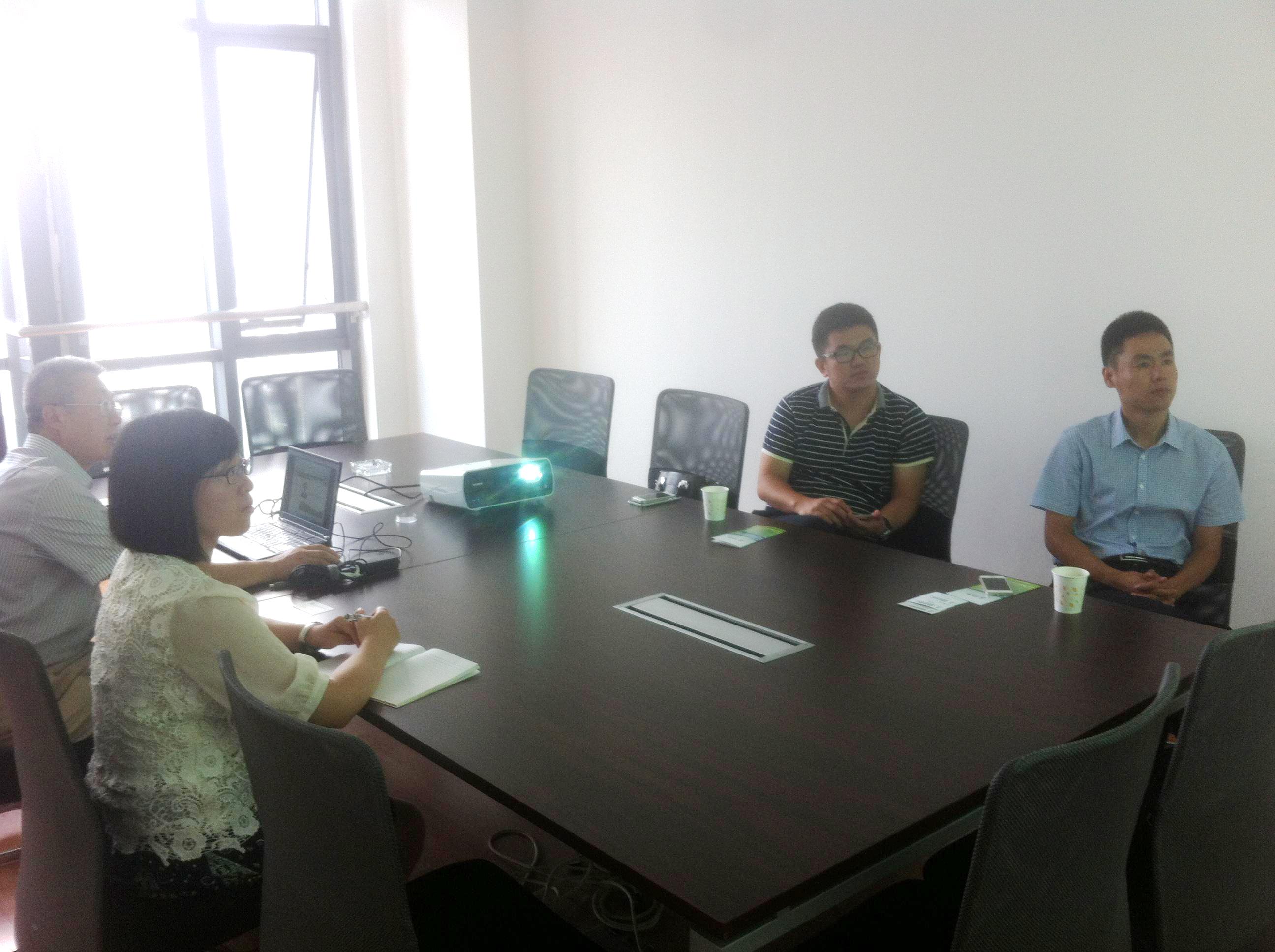 山东英利实业有限公司领导莅临纺织丝绸所考察交流